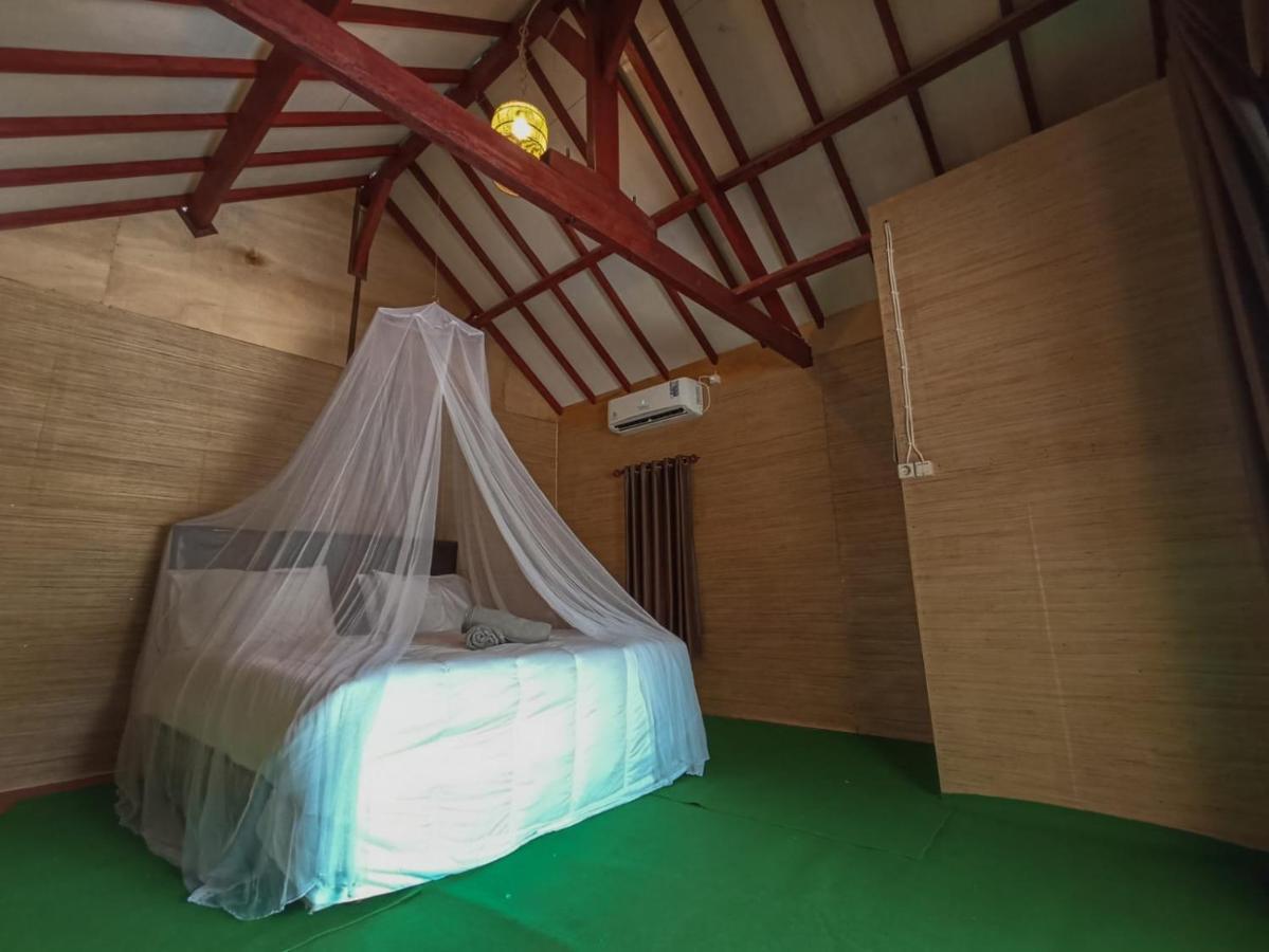 Black Sweet Bungalow Gili Air Exterior photo